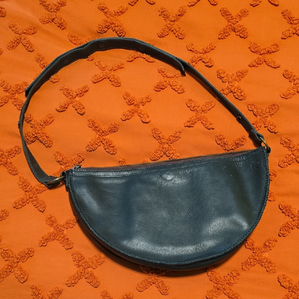 Lyons Leather Co, Chic Dark Green Leather Shoulder Bag